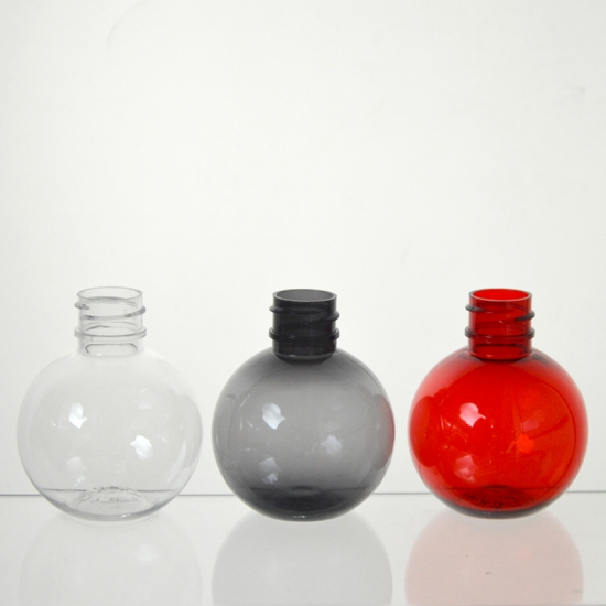 زجاجة بلاستيكية على شكل الكرة